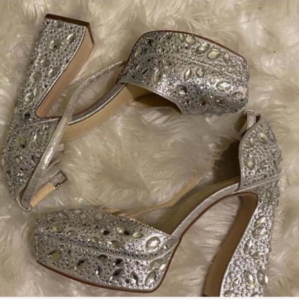 Jessica Simpson Silver Platform Peep-Toe Heels